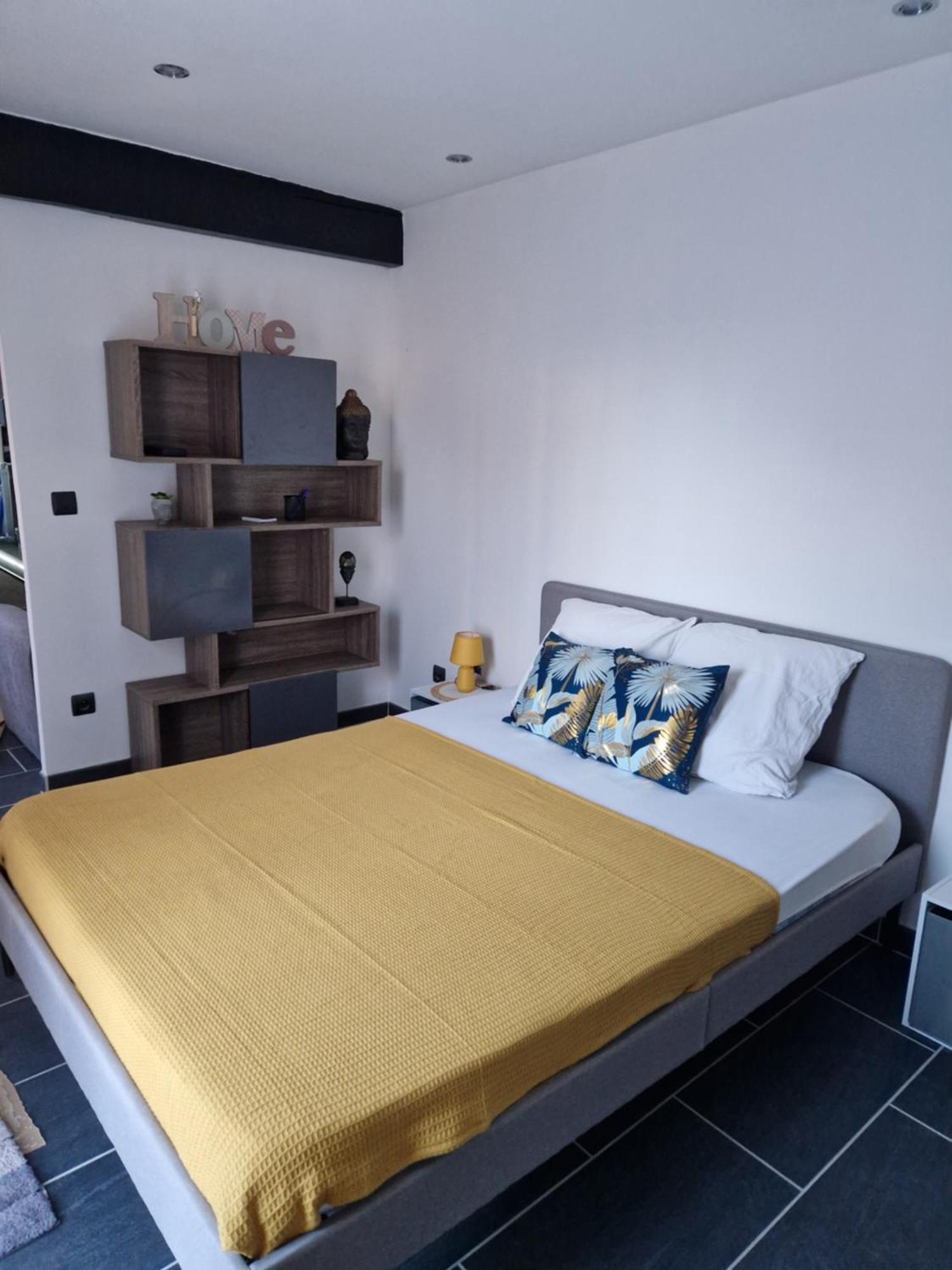 Grand Studio 2 Personnes Saint-Amand-Montrond Exterior photo