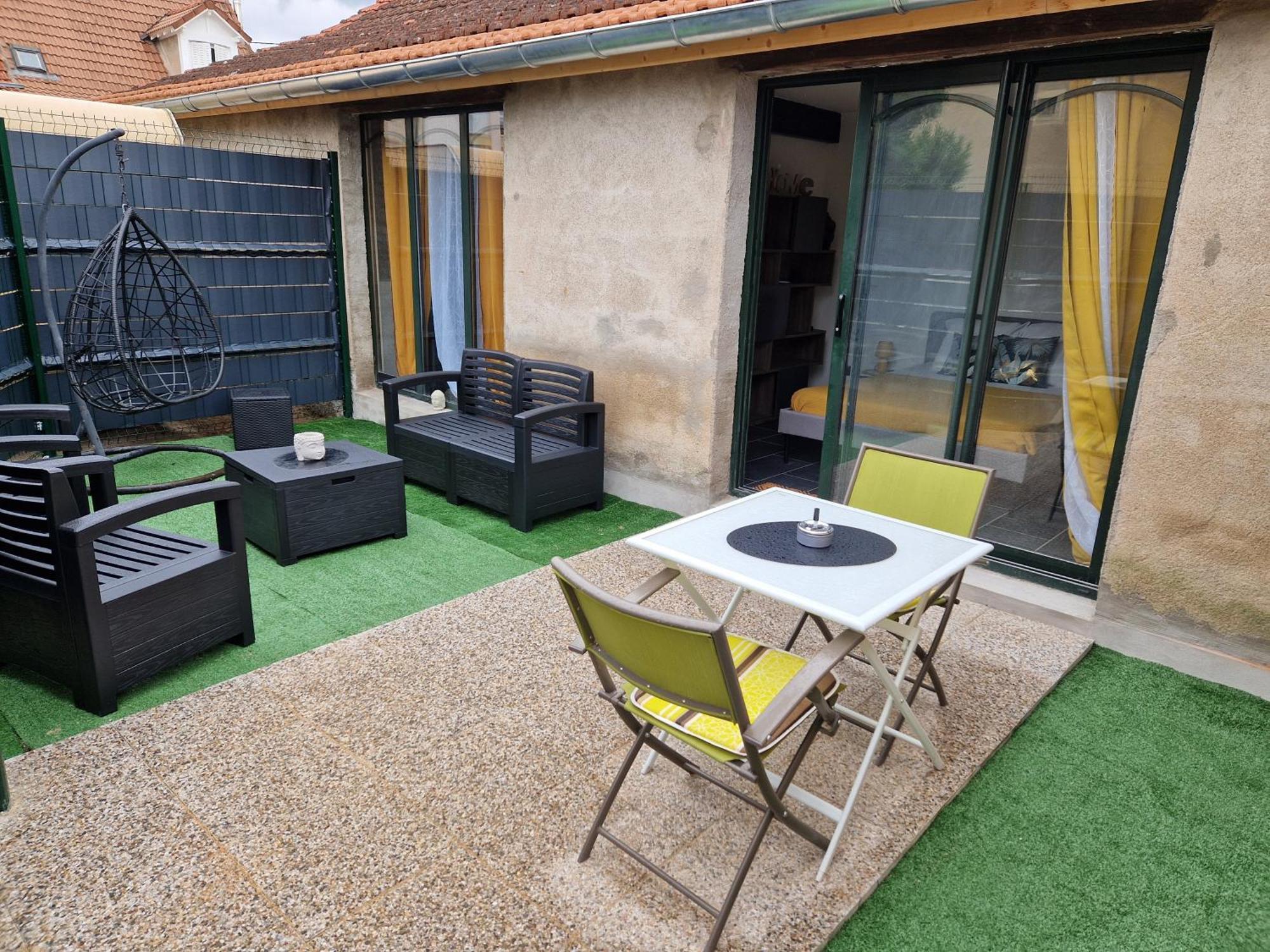 Grand Studio 2 Personnes Saint-Amand-Montrond Exterior photo